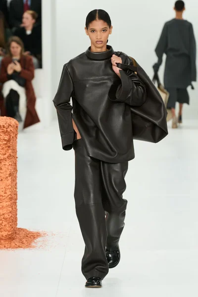 Look 11